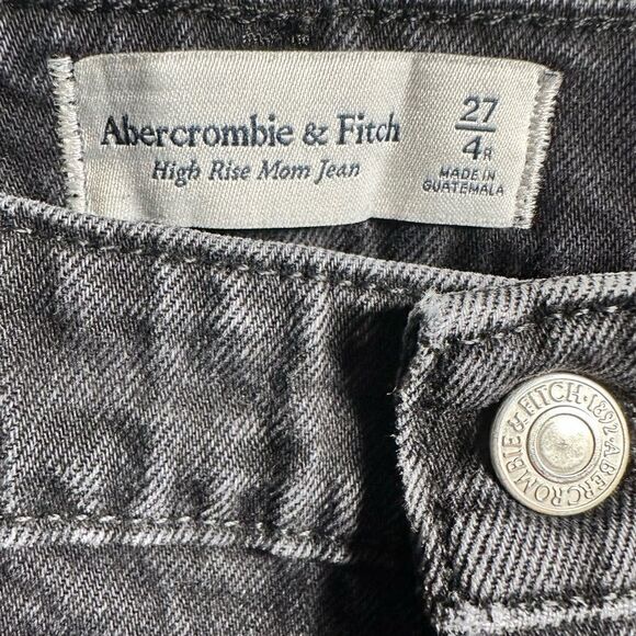 EUC Abercrombie & Fitch Women’s Black Distressed Raw Hem Croppes Jeans - Size 4 - Picture 4 of 6